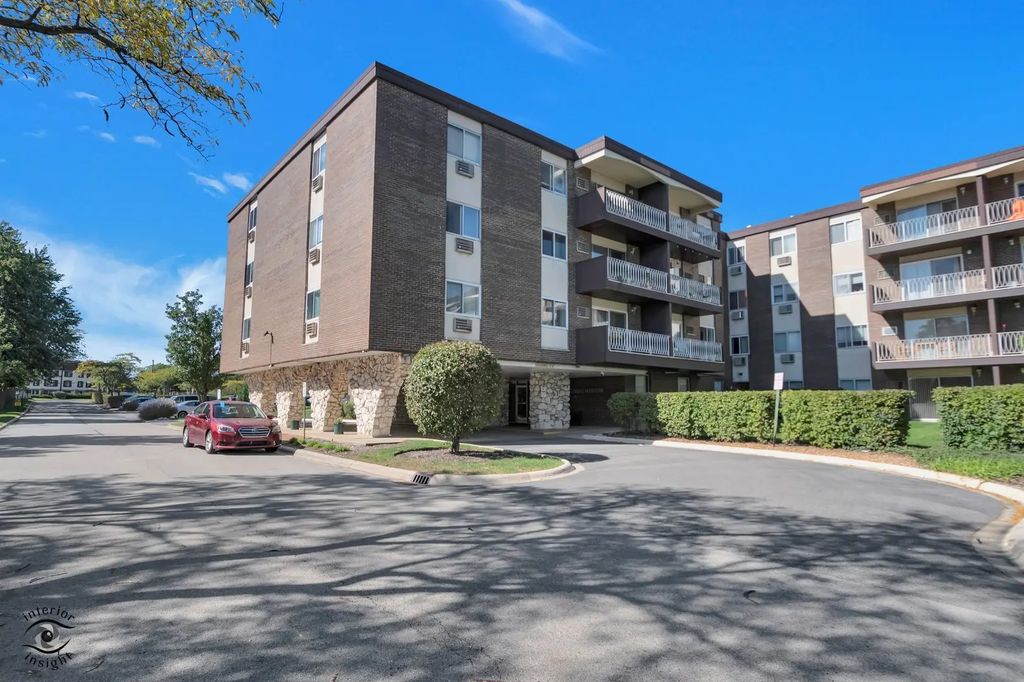 1311 S Finley Road 218, Lombard