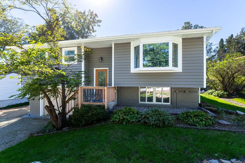 204 Chestnut Street, LeClaire