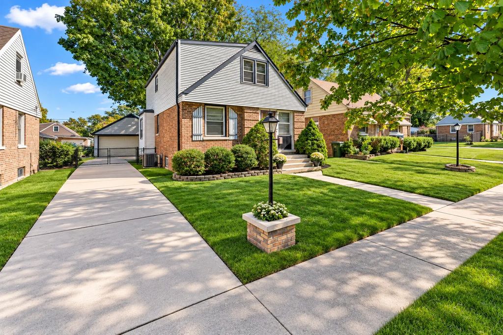 17951 Commercial Avenue, Lansing