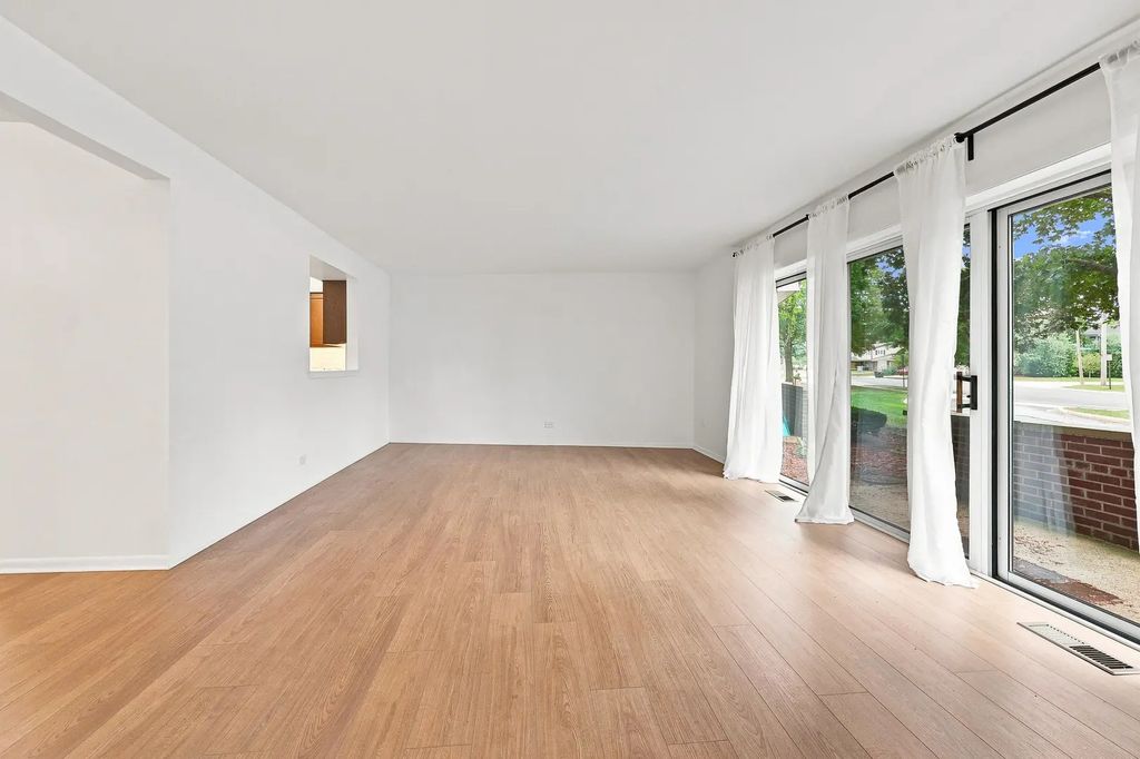 1025 S Fernandez Avenue 1s, Arlington Heights