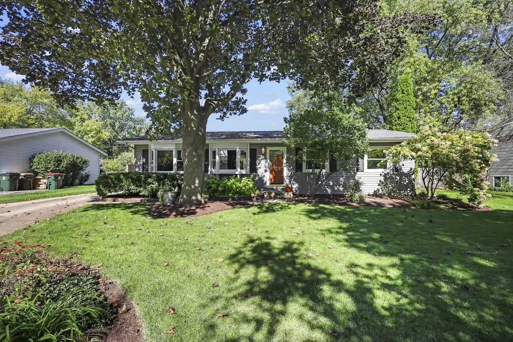 30w240 Allister Lane, Naperville