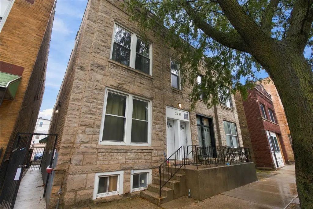 2341 W Montana Street 1r, Chicago
