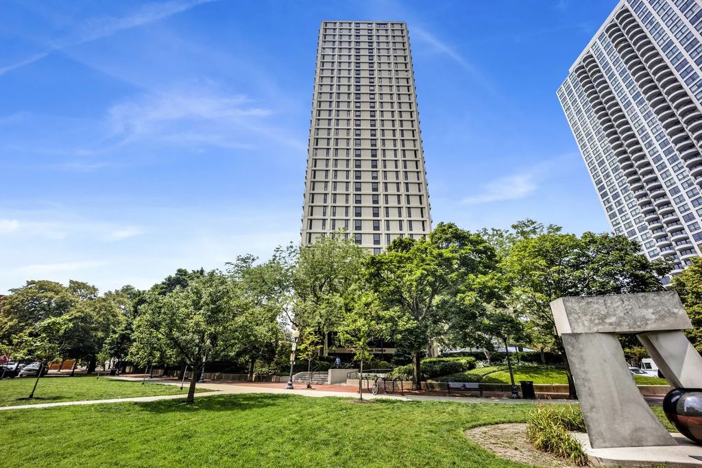 1960 N Lincoln Park West Avenue 408, Chicago