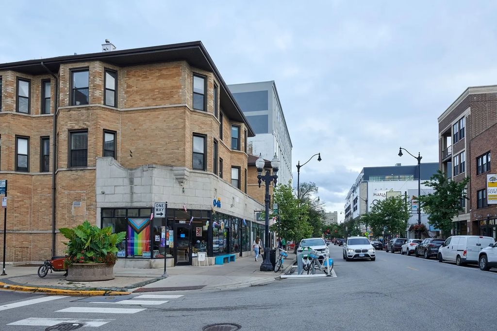 3125-35 N Broadway Avenue, Chicago