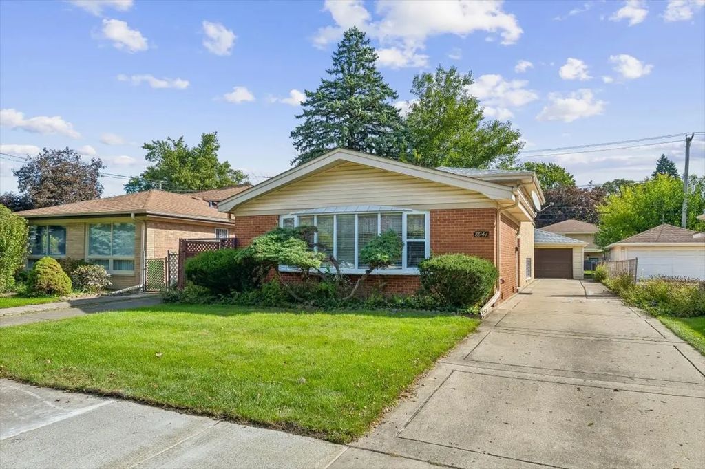 8941 Moody Avenue, Morton Grove
