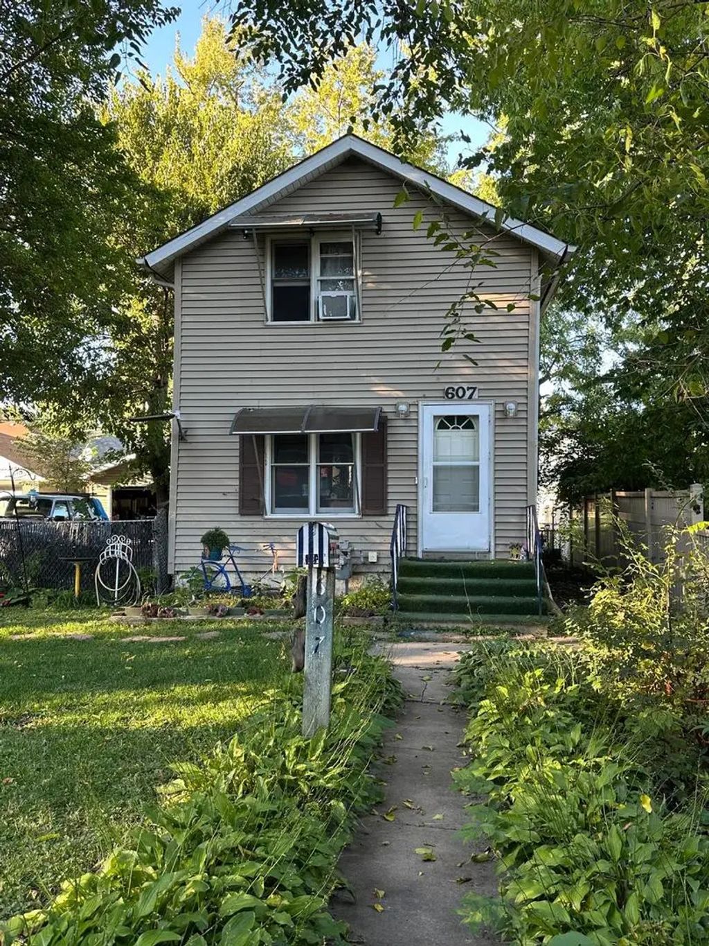 607 Richmond Street, Joliet