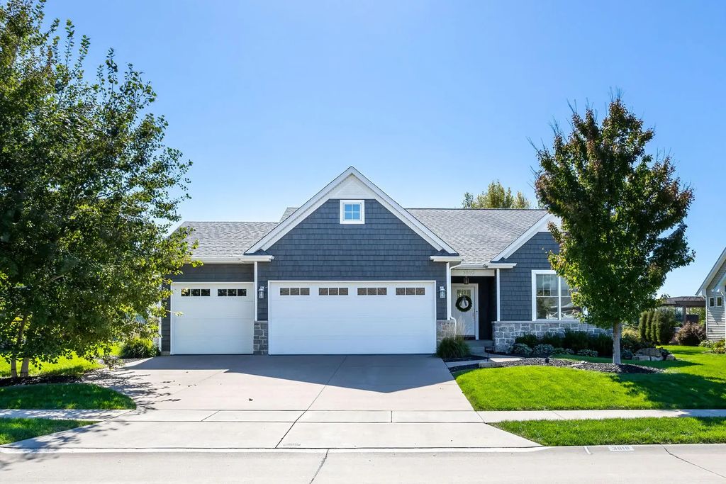 3619 Cobblestone Drive, Bettendorf