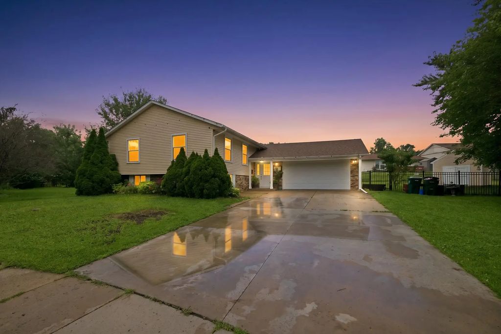 1204 Lincoln Court, Streamwood