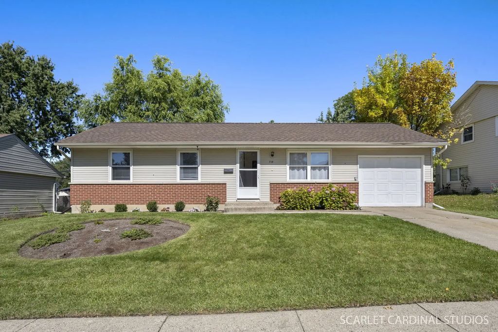 712 Larsen Avenue, Streamwood