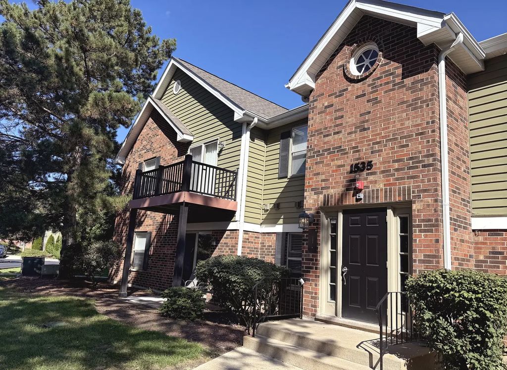 1535 Raymond Drive 101, Naperville