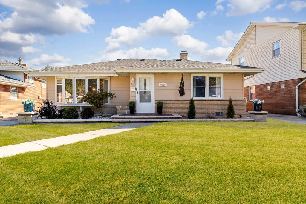 9205 Menard Avenue, Oak Lawn
