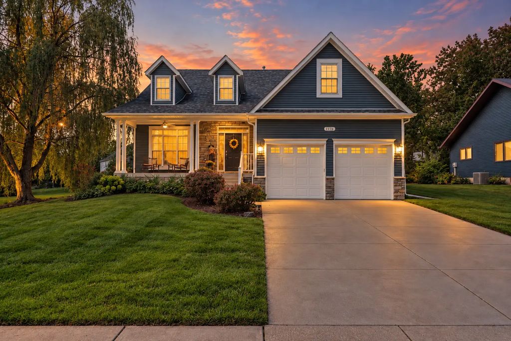 1776 Hollow View Drive, Bettendorf