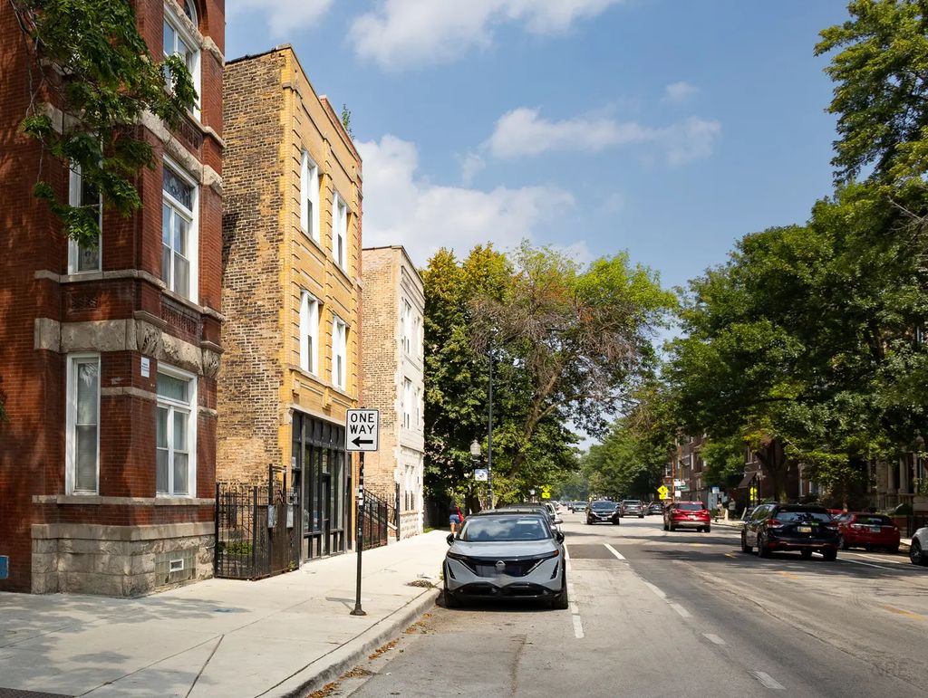 836 N Damen Avenue 1, Chicago