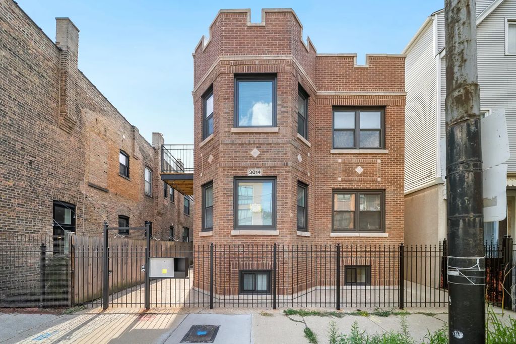 3014 N California Avenue 1fe, Chicago