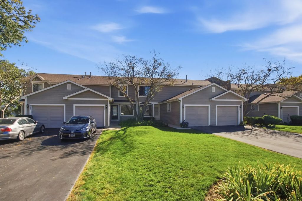 241 E Forest Knoll Drive, Palatine