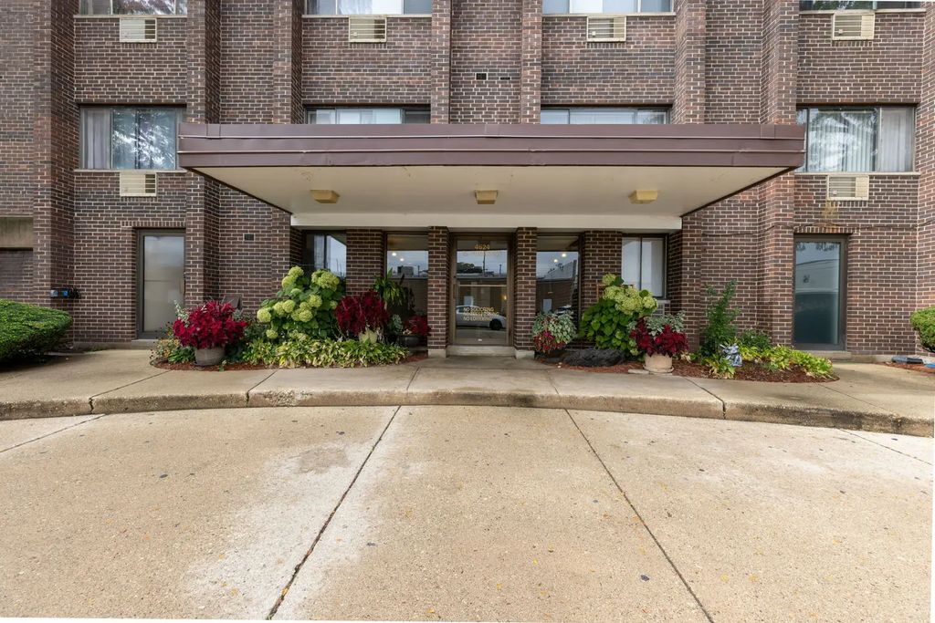 4624 N Commons Drive 303e, Chicago