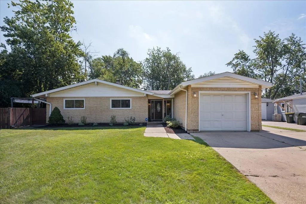 453 Elder Lane, Glenview