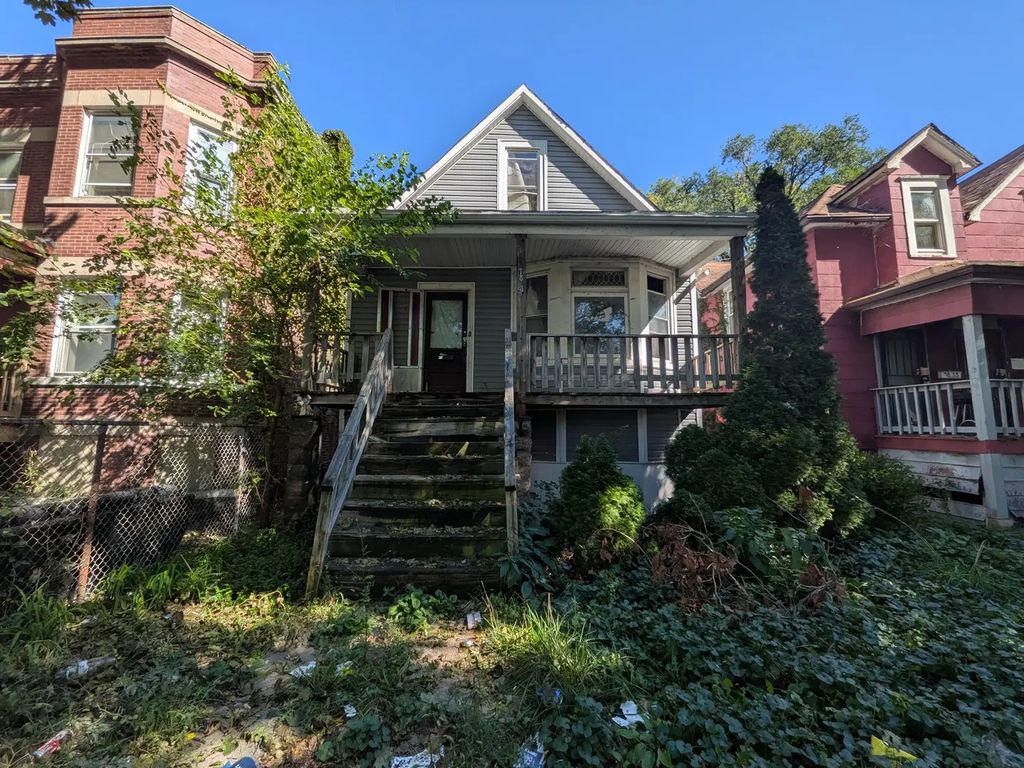 7829 S Marquette Avenue, Chicago