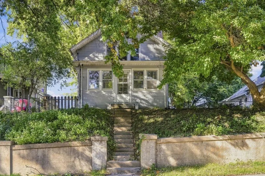 2819 9th Avenue, Moline