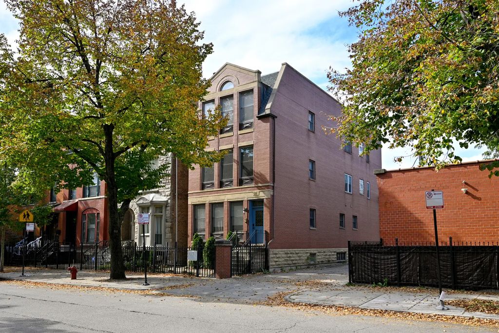 218 S Laflin Street 201, Chicago