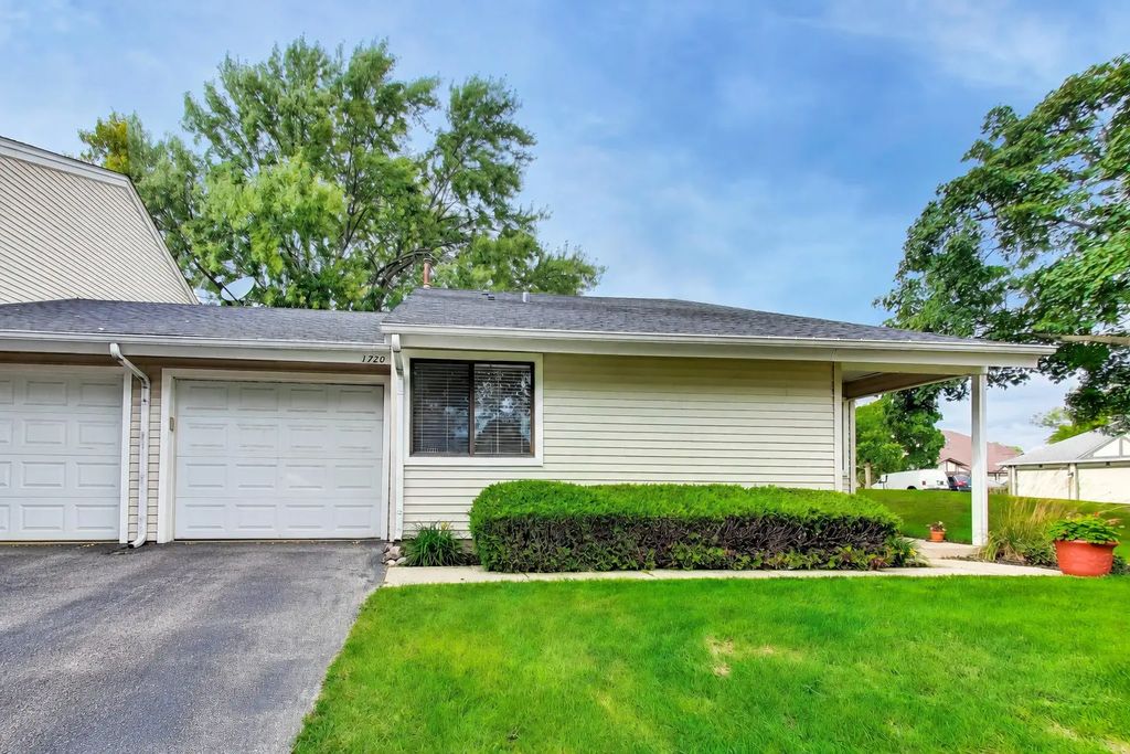1720 E Shannon Lane 6, Palatine