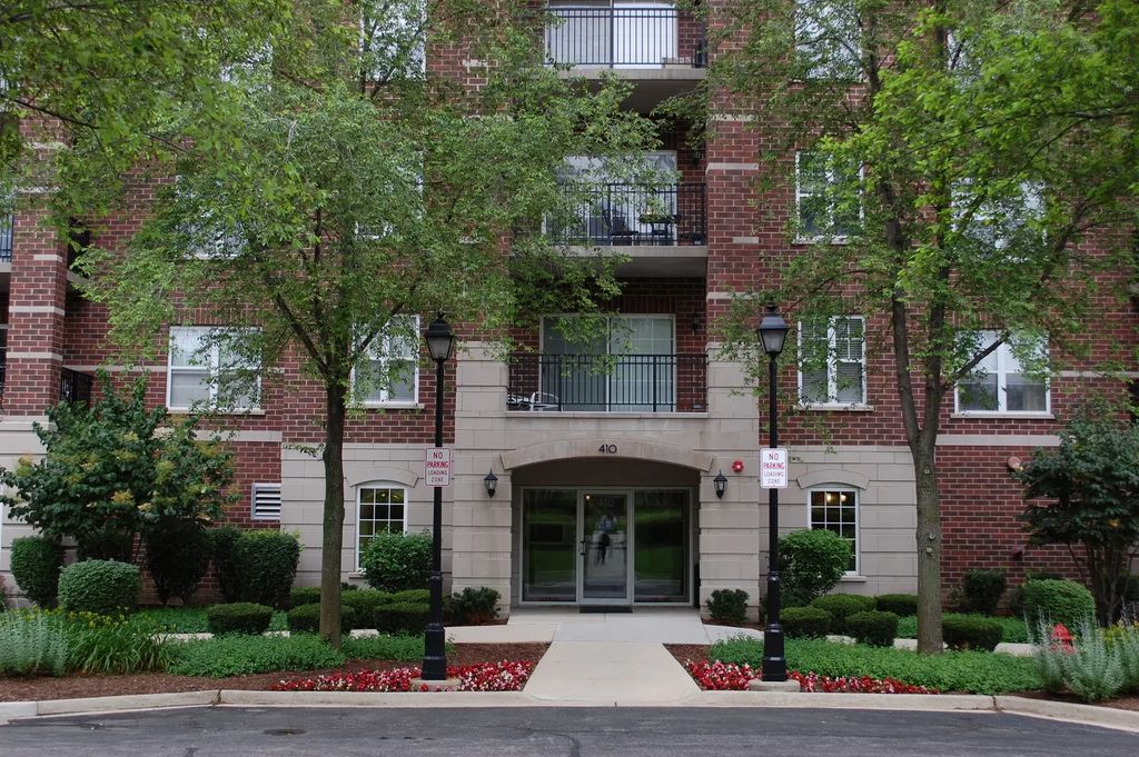410 W Mahogany Court 503, Palatine