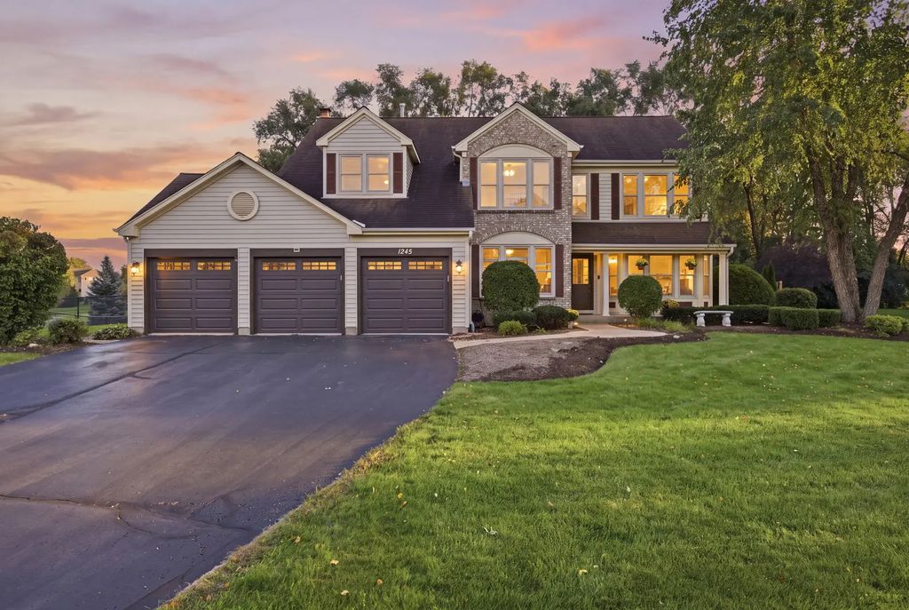 1245 Alexandra Boulevard, Crystal Lake