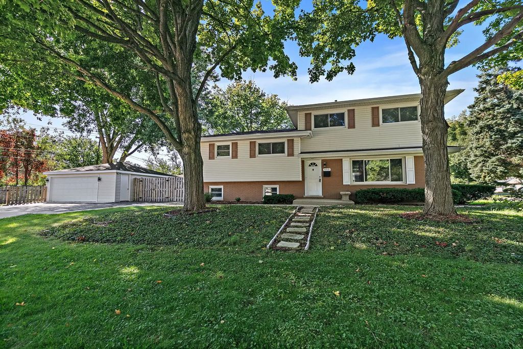 555 Lowden Avenue, Glen Ellyn