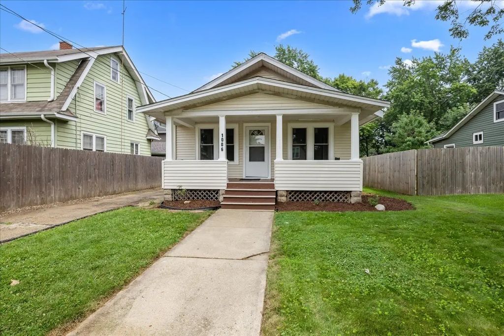 1006 S 4th Street, Aurora