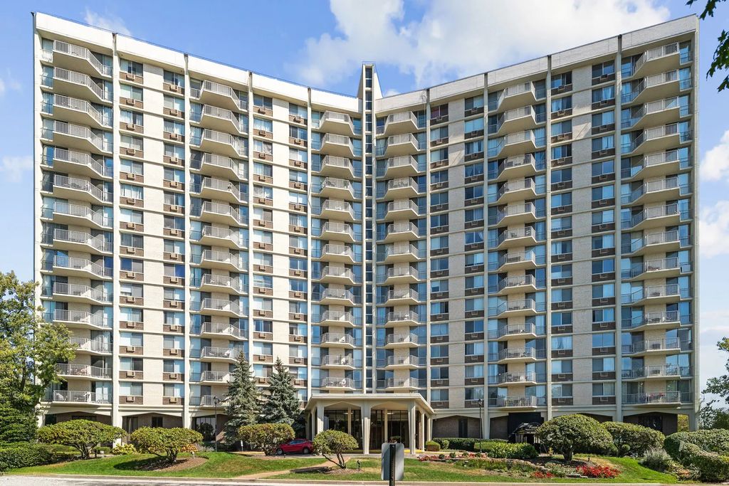 40 N Tower Road 1e, Oak Brook