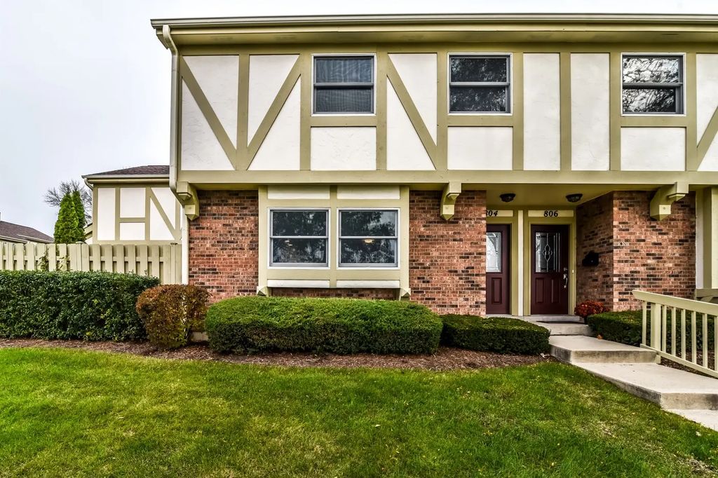 804 E Hillside Avenue 804, Barrington