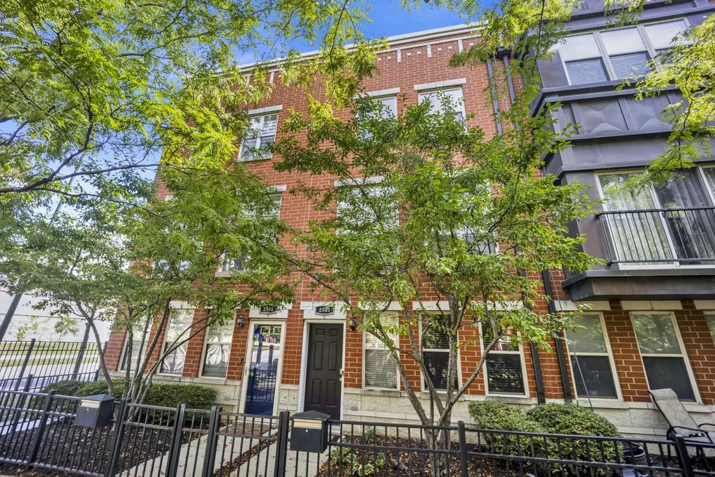 2503 S Calumet Avenue, Chicago