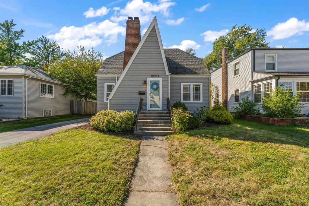 18034 Burnham Avenue, Lansing