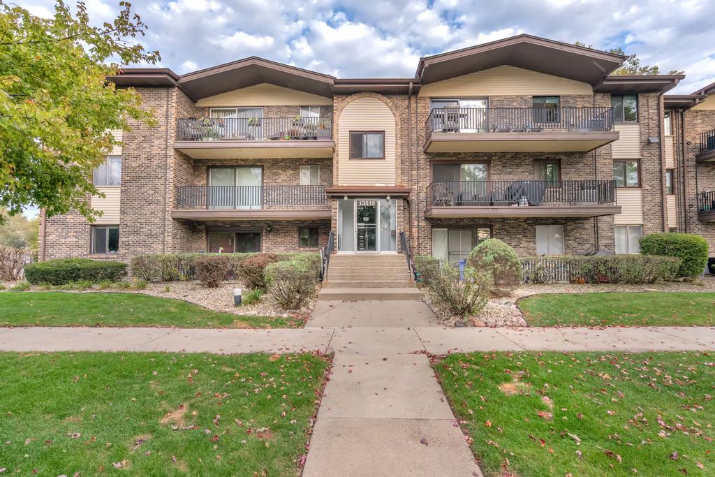 13515 Le Claire Avenue 58, Crestwood