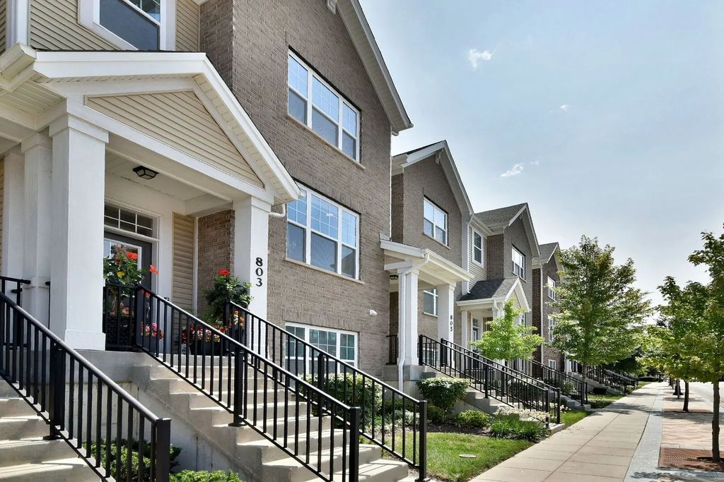 803 Lee Street, Des Plaines