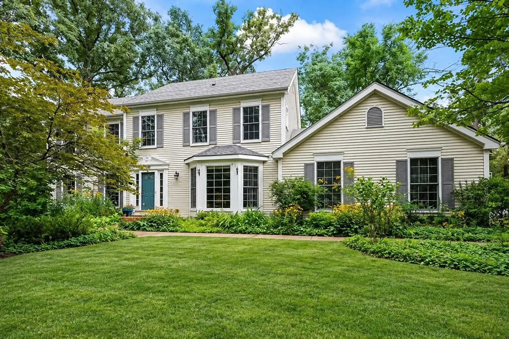 2690 Crestwood Lane, Riverwoods