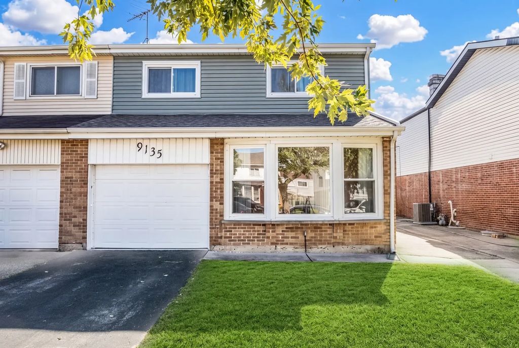 9135 Hollyberry Avenue, Des Plaines