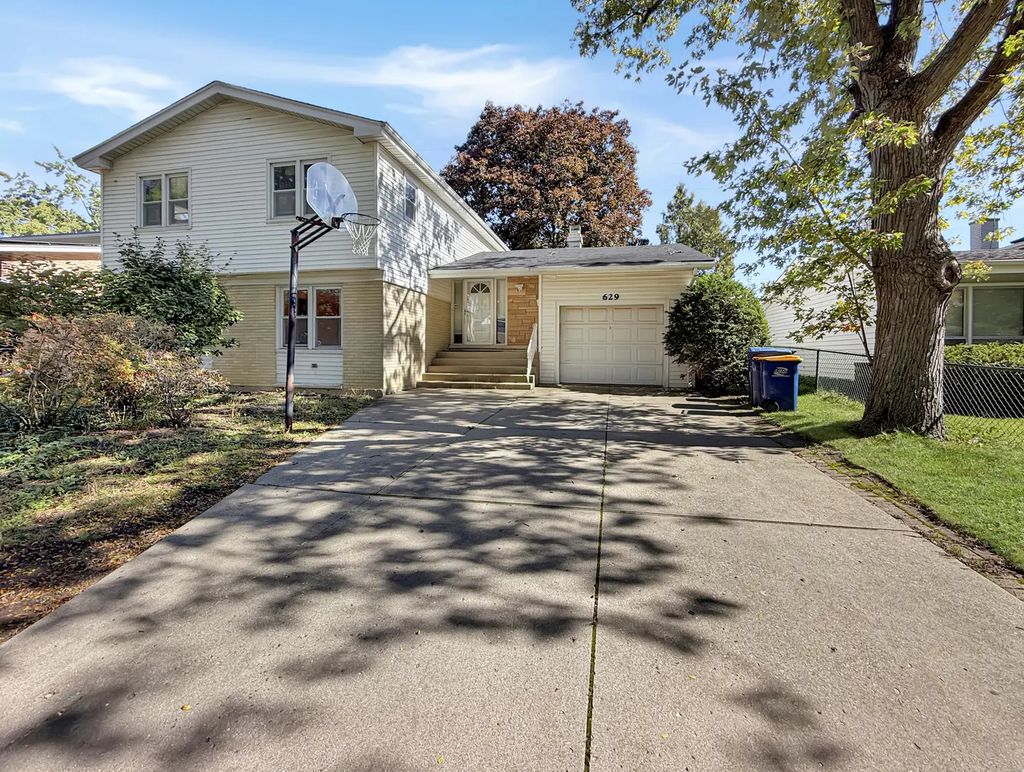 629 Barberry Road, Highland Park, 60035