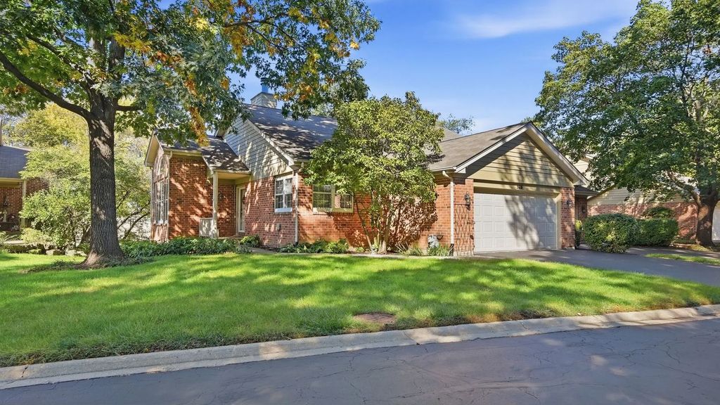 576 Shagbark Drive, Elgin