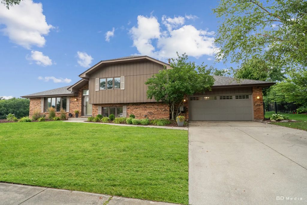 105 Azalea Road, Frankfort