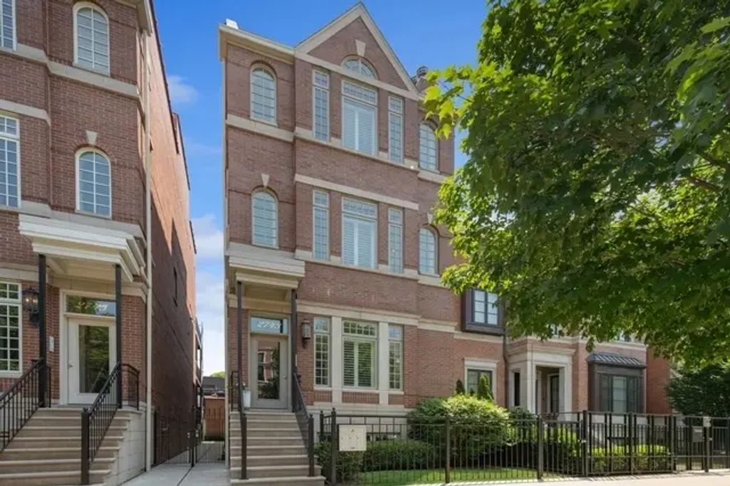 2743 N Lakewood Avenue 3, Chicago