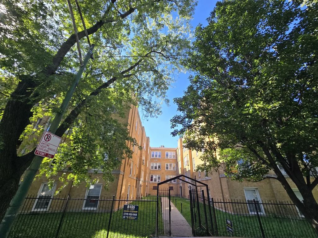 4828 N Avers Avenue 1e, Chicago