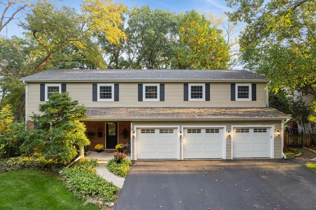 895 Ellynwood Drive, Glen Ellyn