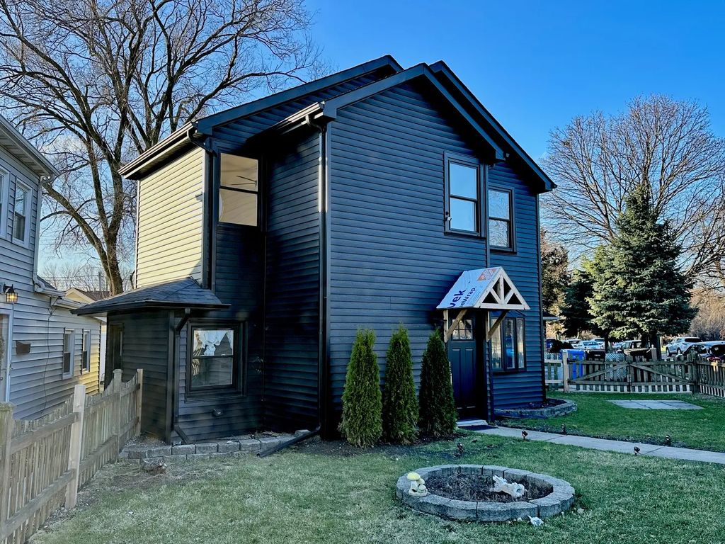 8325 W Forest Preserve Avenue, Chicago