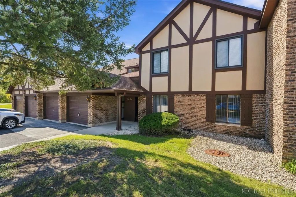 1654 Dover Court A, Wheaton