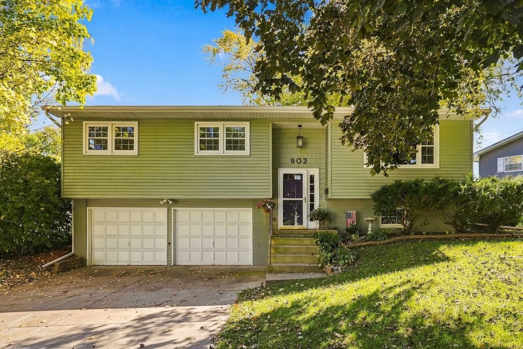 902 25th Avenue, East Moline