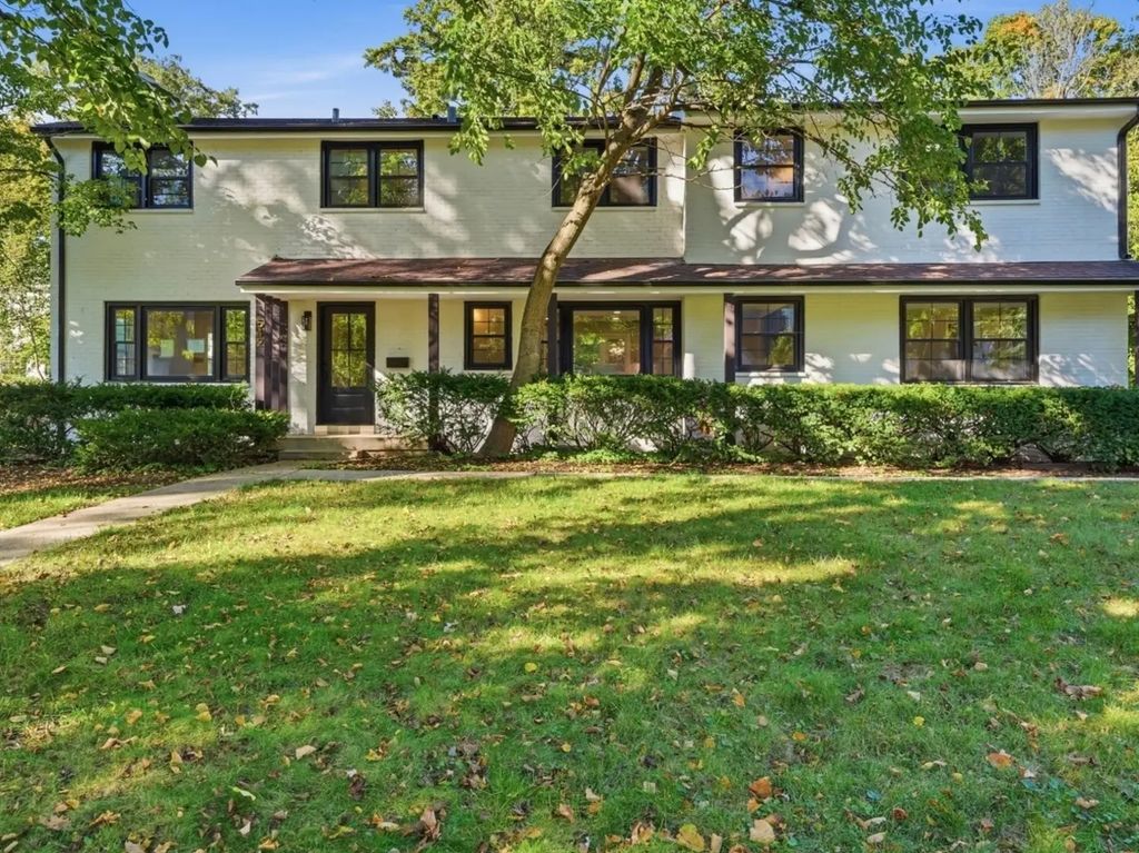 542 E Prospect Avenue, Lake Bluff