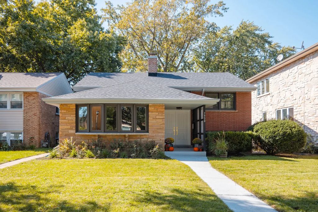 7930 N Kenneth Avenue, Skokie