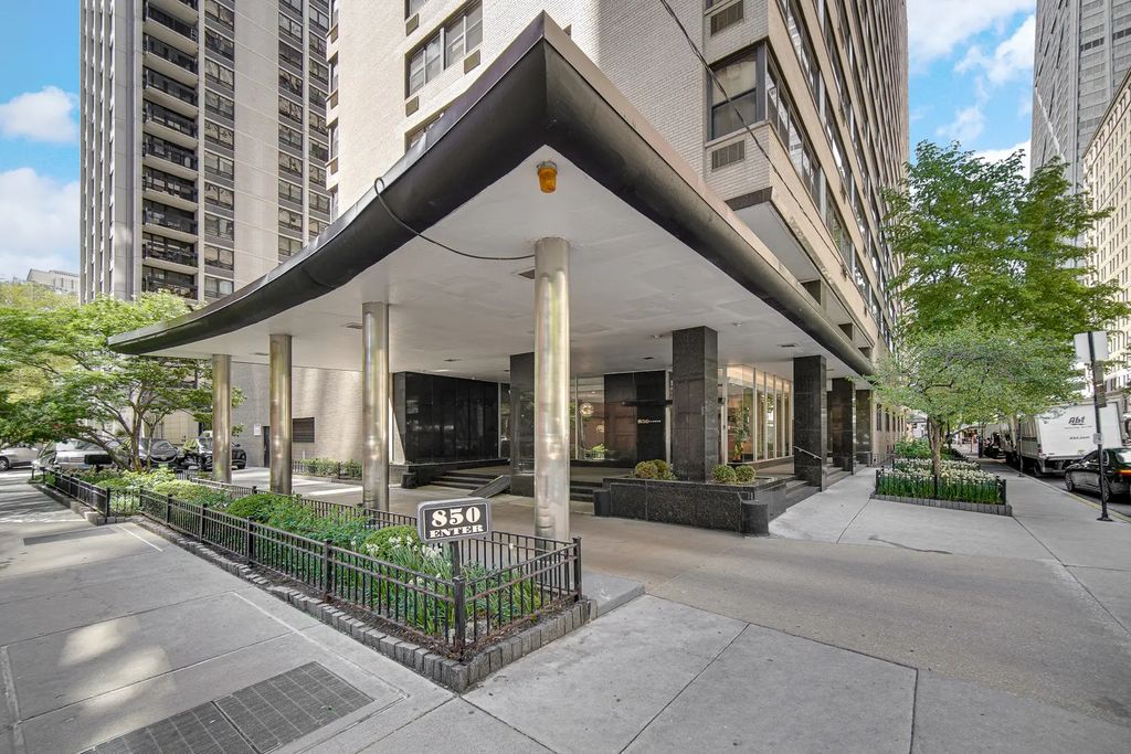 850 N Dewitt Place 21ce, Chicago