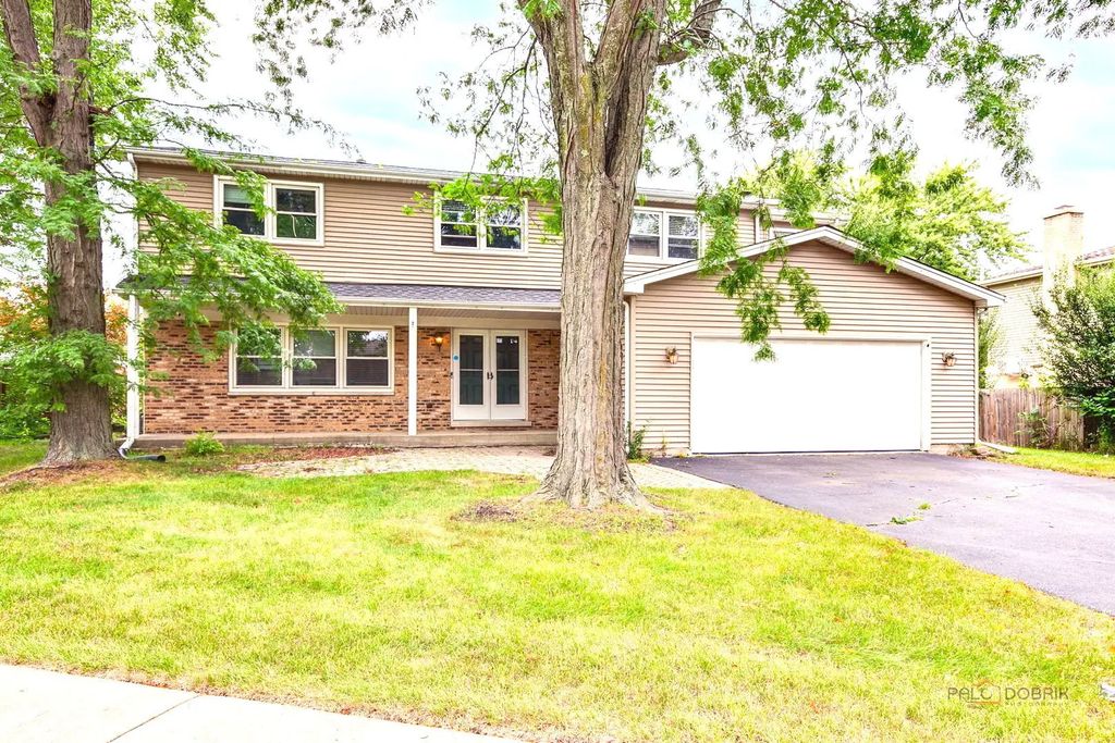562 Applegate Lane, Lake Zurich